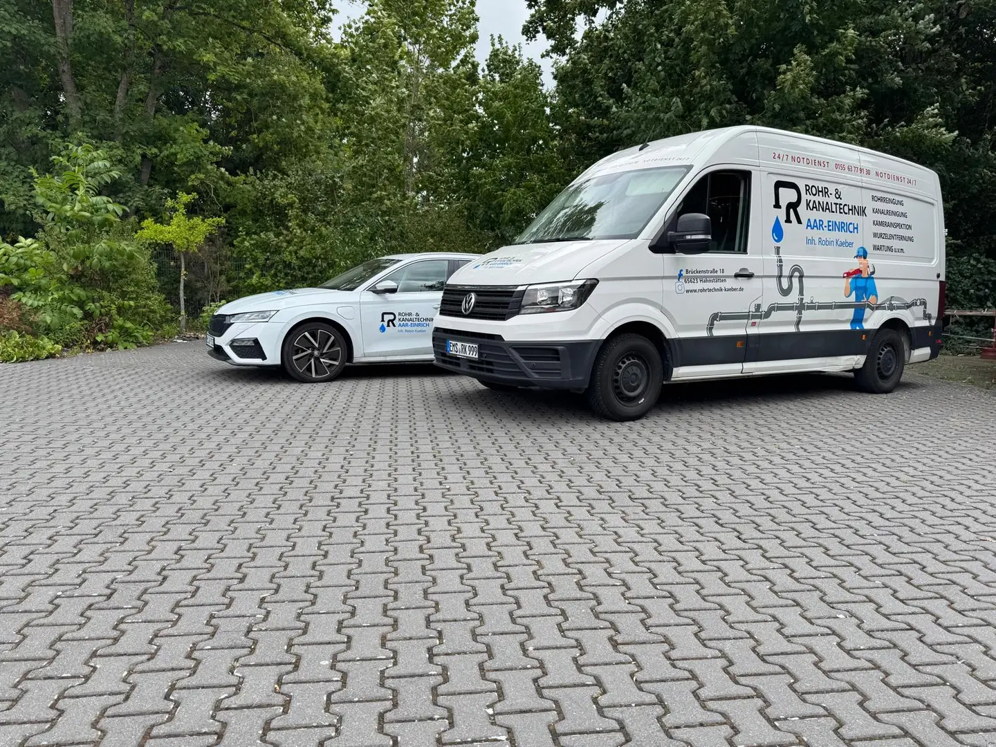 Einsatzfahrzeuge von Rohr- und Kanaltechnik Aar-Einrich